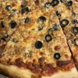 Large pizza with black olives and sausage