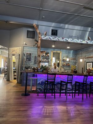 Lulu's On Main by null