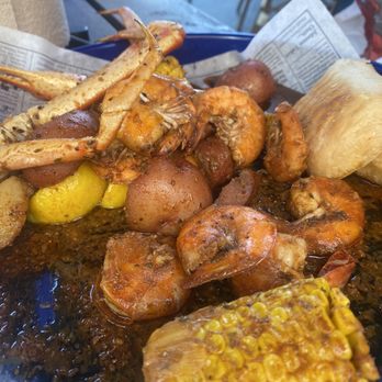 Bubba Gump Shrimp - Crab and Shrimp Boil - Seafood Near Me - Long Beach, California