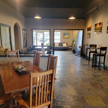 Narratif / NW Wine Collaborative Winery - Inside - Wine Tasting Room Near Me - Prosser, Washington Narratif / NW Wine Collaborative Winery - Inside - Wine Tasting Room Near Me - Prosser, Washington