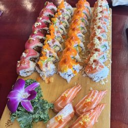 Hot Gem, Sunshine, crunchy salmon, salmon nigiri Hot Gem, Sunshine, crunchy salmon, salmon nigiri