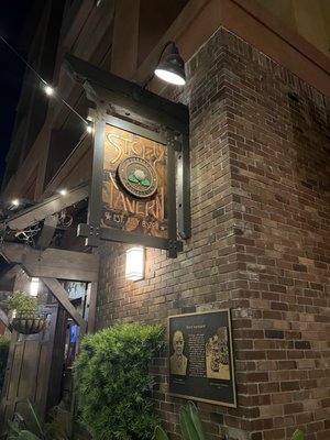 Story Tavern by null