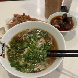 Special Rice Noodles w.Beef Bone(Best Sell Super S-招牌特色牛骨米粉(销量第一特辣)