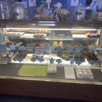 The Grey Goose - Variety of cupcakes & other desserts - American Near Me - Hampton, Virginia