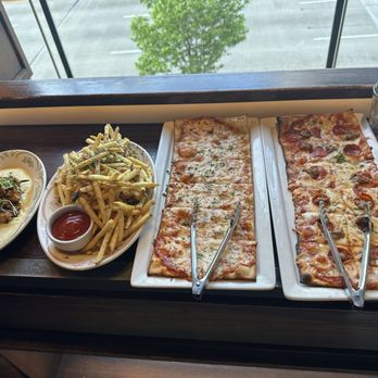 Flight Club Chicago - Truffle fries, chicken Al Pastor Skewers, four cheese flatbread, pepperoni and sausage flat bread - Cocktail Bars Near Me - Chicago, Illinois