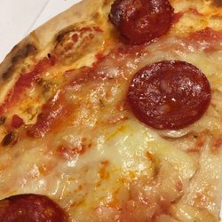 Pizza Mega Eppan - Spicy Salami delivery