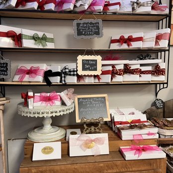 This & That Home Decor - Used, Vintage & Consignment Near Me - Tehachapi, California