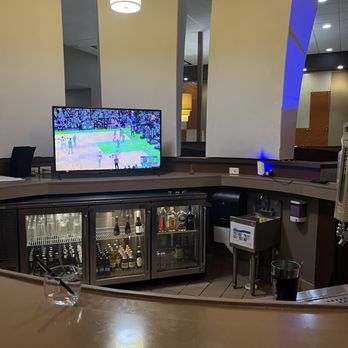 Hilton Orlando/Altamonte Springs - Bar playing basketball - Hotels Near Me - Altamonte Springs, Florida Hilton Orlando/Altamonte Springs - Bar playing basketball - Hotels Near Me - Altamonte Springs, Florida