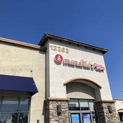 Menchie's Frozen Yogurt - Entrance
