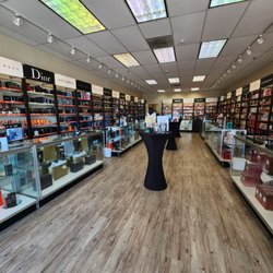Fragrance Outlet - Go see Nora! Super helpful!