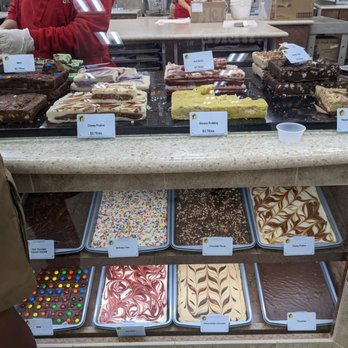 Buc-ee's - Different types of fudge - Gas Stations Near Me - Daytona Beach, Florida Buc-ee's - Different types of fudge - Gas Stations Near Me - Daytona Beach, Florida