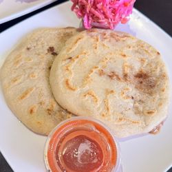 Casa Linda Salvadorian Cuisine - Las Pupusa Plate deliciosas