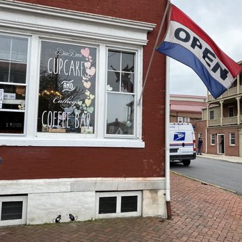Dia Doce - a flag flying in front of a store - Cupcakes Near Me - West Chester, Pennsylvania Dia Doce - a flag flying in front of a store - Cupcakes Near Me - West Chester, Pennsylvania