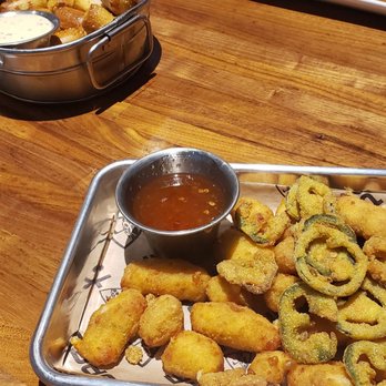 Topgolf - CRISPY CHEESE CURDS & JALAPEÑOS.  WARM PRETZEL BITES.  FARMHOUSE FLATBREAD - New American Near Me - Atlanta, Georgia