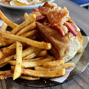 Hook & Anchor - Lobster Roll 4oz and Cajun Fries - Seafood Near Me - Costa Mesa, California