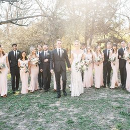 Wedding party! Photography:   Henry Photography