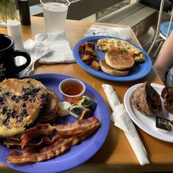 Blue Moon Café - Blueberry pancakes and farmer's omelette.  You can see the one decent bistro chair behind me which I switched to.
