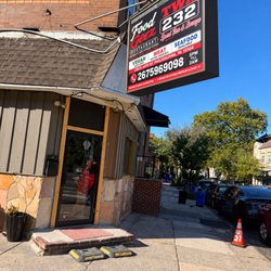 Food Geez Restaurant - The front of the restaurant