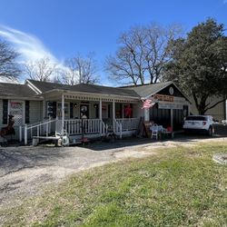 Miss Ellie’s antiques,collectibles,and more - This is their new location. It's very nice and clean! Beautiful on the inside