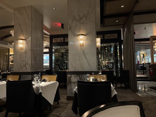 Eddie Merlot's by null