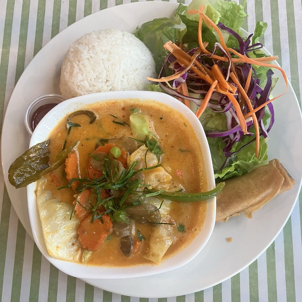 Beau Thai - Panang curry lunch special (with vegetables, no meat) - Thai Near Me - Pasadena, California