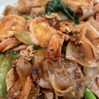 Sweetee Thai Cuisine - Pad see ew with shrimp - Thai Near Me - Cypress, California Sweetee Thai Cuisine - Pad see ew with shrimp - Thai Near Me - Cypress, California