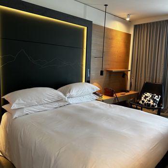 Hilton Munich Airport - King bed - Hotels Near Me - Munich, BY