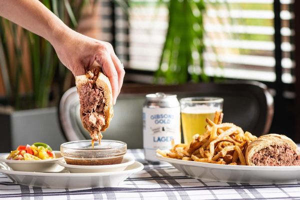 Gibsons Bar & Steakhouse by null