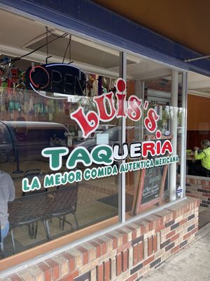 Luis's Taqueria by null