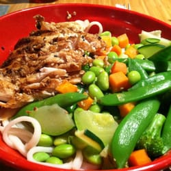 Udon noodle bowl with chicken and veggies