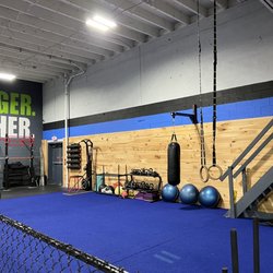 Powerhouse Gym - Newton - Padded area inside