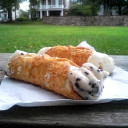 Caron's Corner - Believe it or not, their cannoli's aren't bad.