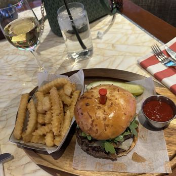 CHARLIE’S SPORTS BAR - Updated September 2025 - 516 Photos & 239 ...