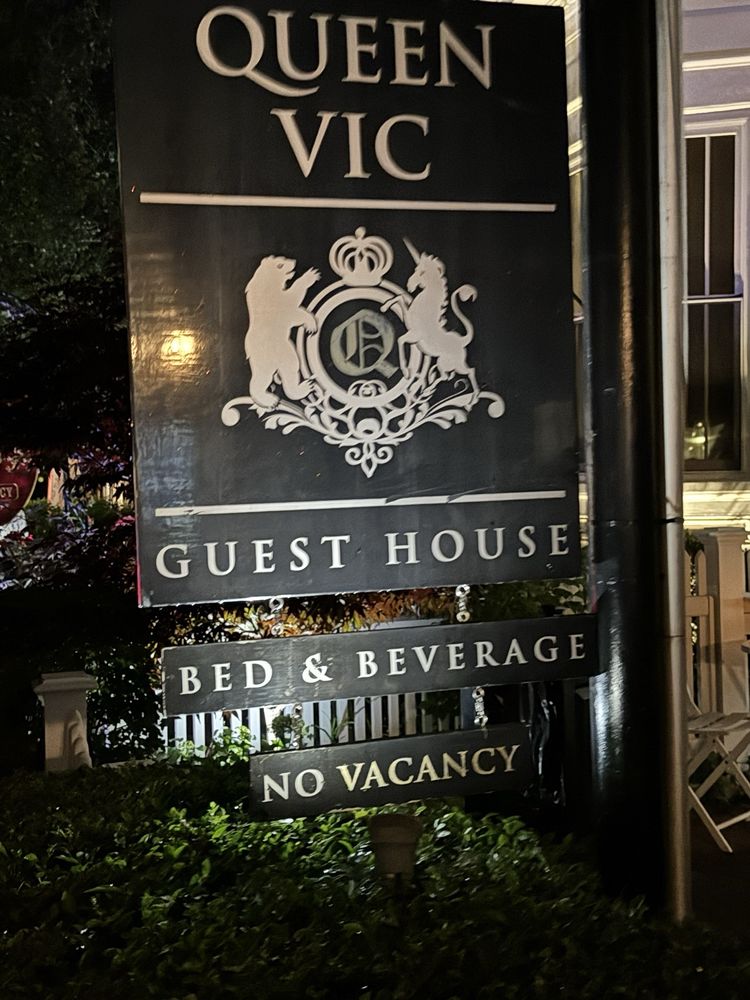 Queen Vic Guest House Logo