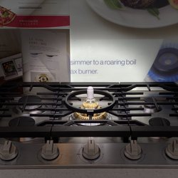Pioneer Home Electronics - Extremely strong burner, auto shutoff feature for your peace of mind. 方太五个不同力度的炉面，自动关机功能当你不留意的时候。