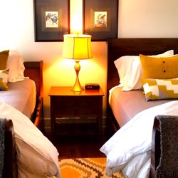 The Inn at White Hollow Farm - Twin room with private bath
