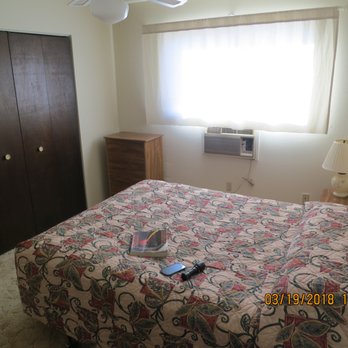 Oatman Hotel - Cabin Bedroom - American Near Me - Oatman, Arizona