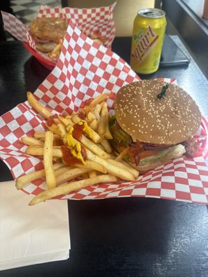 Dolma Deejis Deli by null