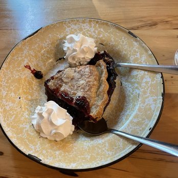 The Wooden Spoon - Bumblebee pie - American Near Me - Gentry, Arkansas The Wooden Spoon - Bumblebee pie - American Near Me - Gentry, Arkansas