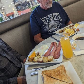 Cafe Mimosa - Basic breakfast with bacon, over medium eggs, and whole wheat toast - Breakfast & Brunch Near Me - Santa Rosa, California
