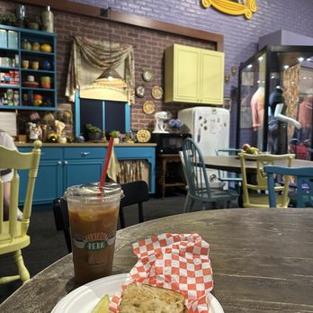 Central Perk - Themed Cafes Near Me - Burbank, California