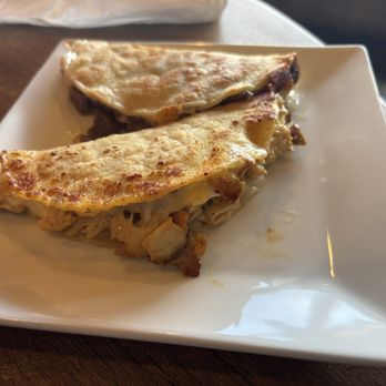 Burritoholics - Corn quesadillas add chicken and Carne Asada - Beer Bar Near Me - Mesa, Arizona