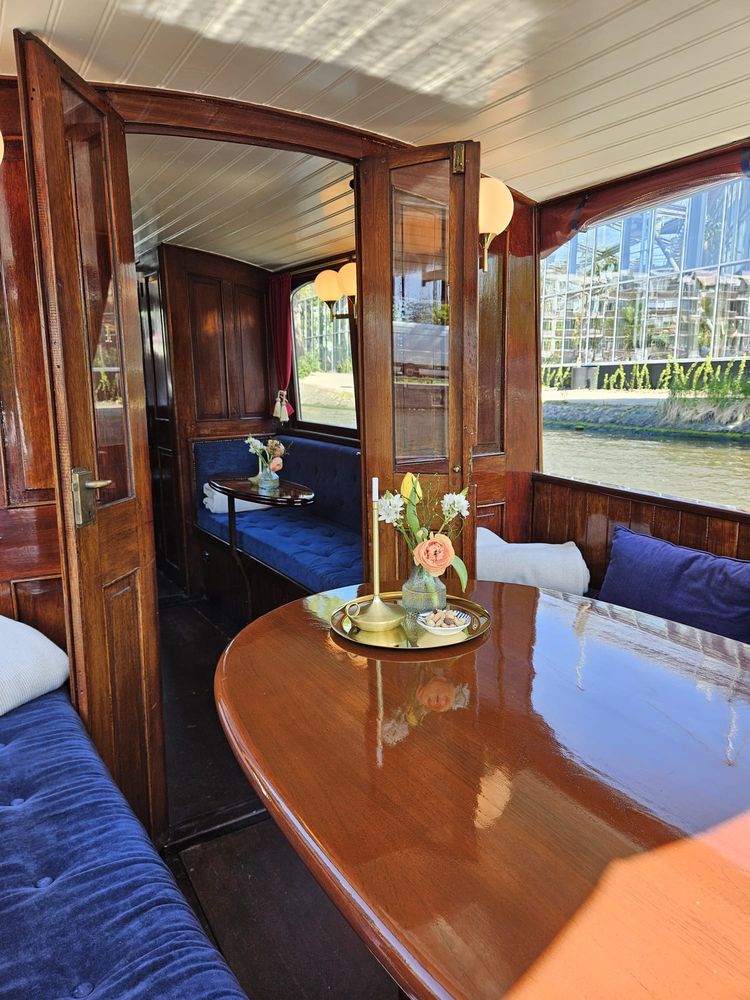 Boatboys Private Boat Tours & Dinner Cruises