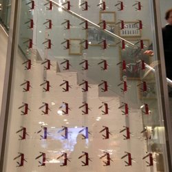 Grand Magasin Victorinox - Genève - Descending the stairs past the giant wall of knives...