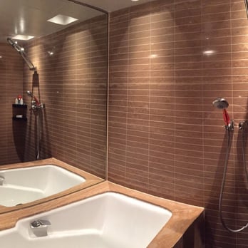 香港文華東方酒店 - Room 1020, bath/shower - Hotels Near Me - Hong Kong, HK
