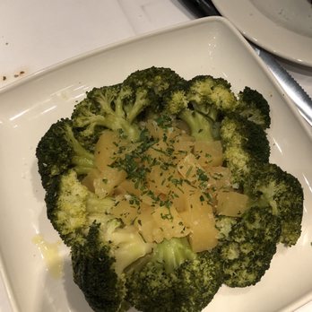 Parilla El Gaucho - Broccoli and spicy potatoes. - Argentine Near Me - Madrid, M Parilla El Gaucho - Broccoli and spicy potatoes. - Argentine Near Me - Madrid, M