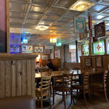 Macado's - Seating - Sandwiches Near Me - Vinton, Virginia Macado's - Seating - Sandwiches Near Me - Vinton, Virginia