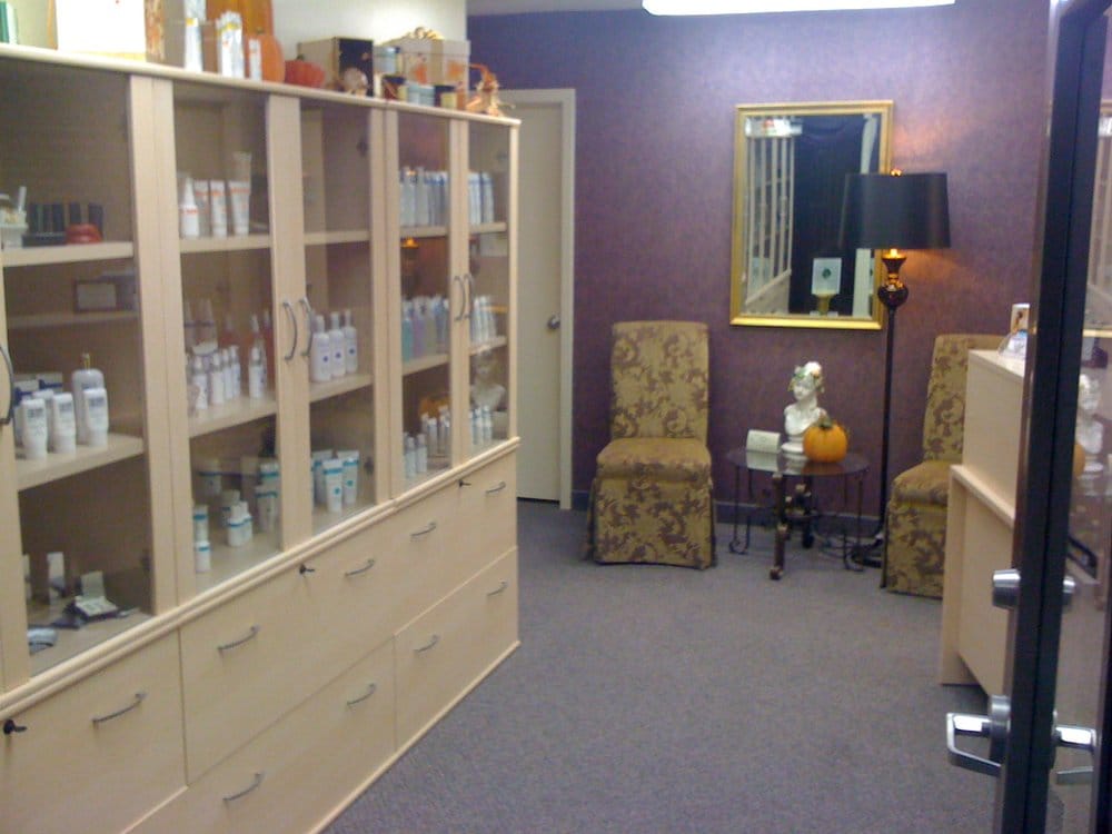 YVONNE ELIZABETH CENTER FOR SKIN RENEWAL 6950 France Ave S, Edina