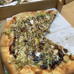 Pear and Brie with Bacon Pizza! Pear and Brie with Bacon Pizza!