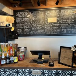 Rocket Taco - Grabbin grub